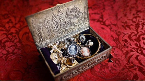 Bijoux anciens et argenterie